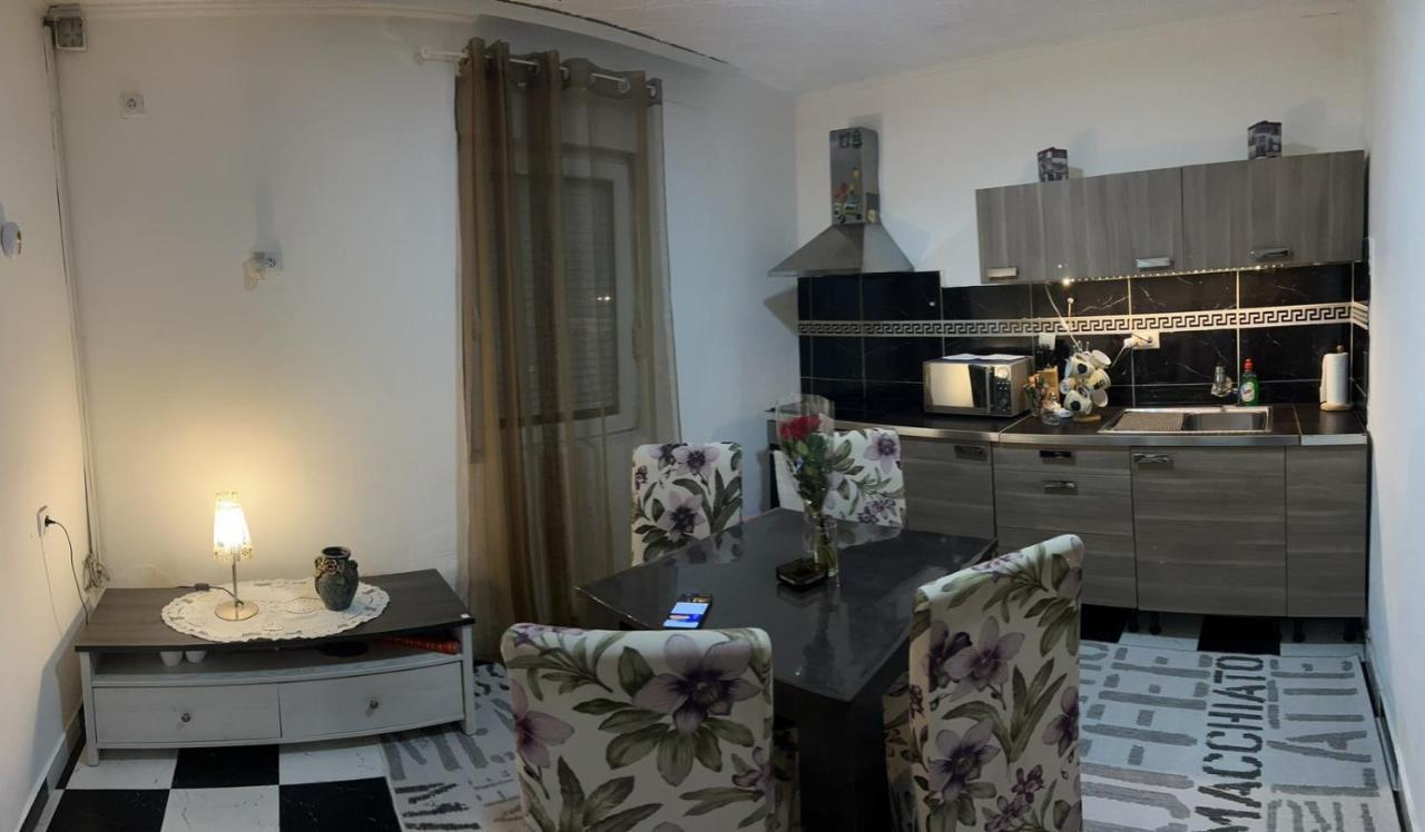 Bojana12 Appartement Bačka Palanka Buitenkant foto